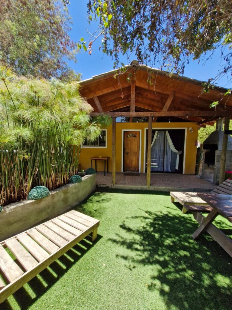 CABAÑA CON TINAJA EXTERIOR